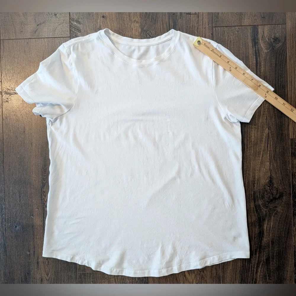 Lululemon Women’s White Short Sleeve Tee